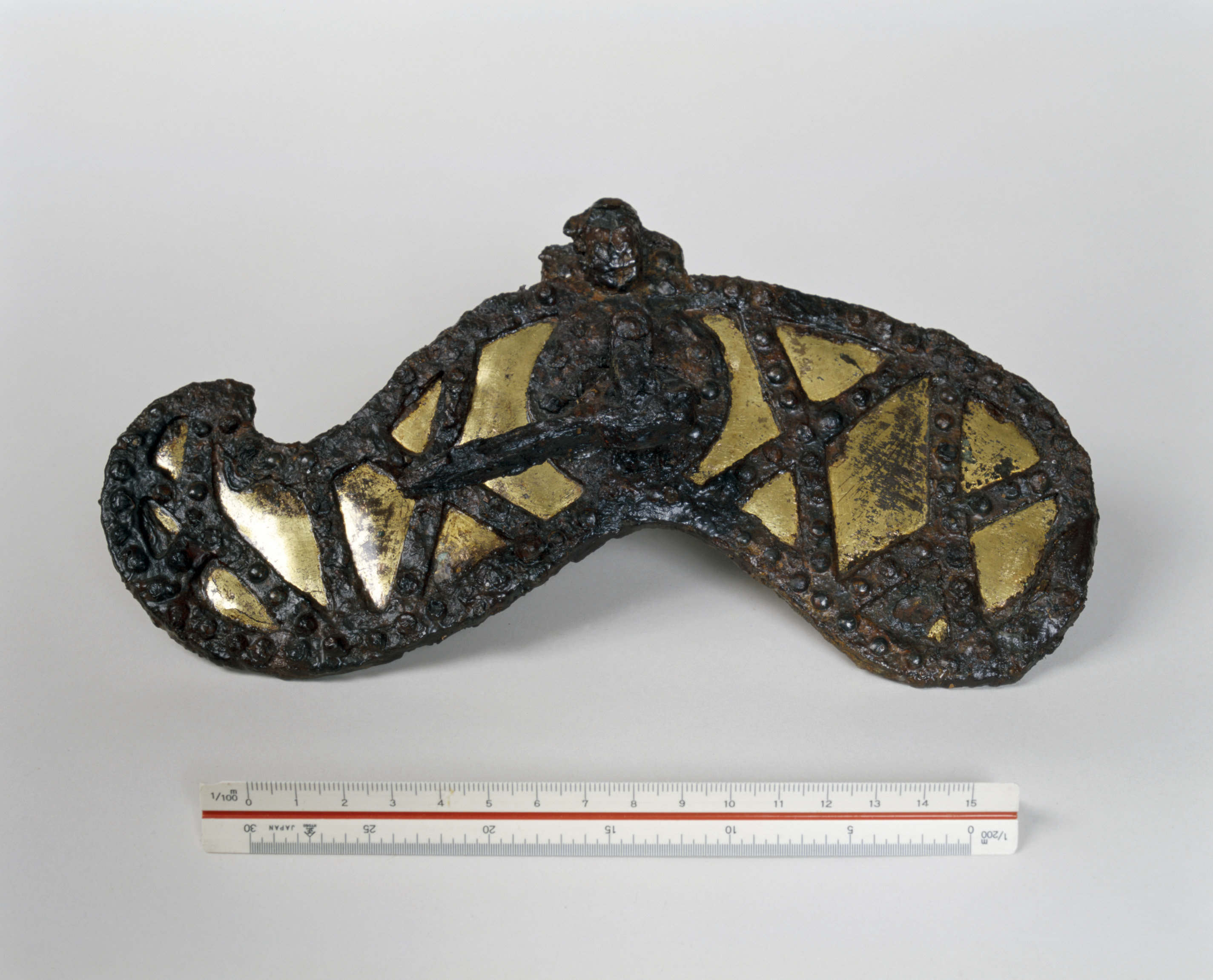 大須二子山古墳出土】f字形鏡板付轡｜南山大学人類学博物館